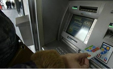 ¿Puede el banco dejar una cuenta en números rojos sin permiso del cliente?