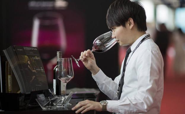 China golpea al vino australiano con aranceles de hasta el 212%