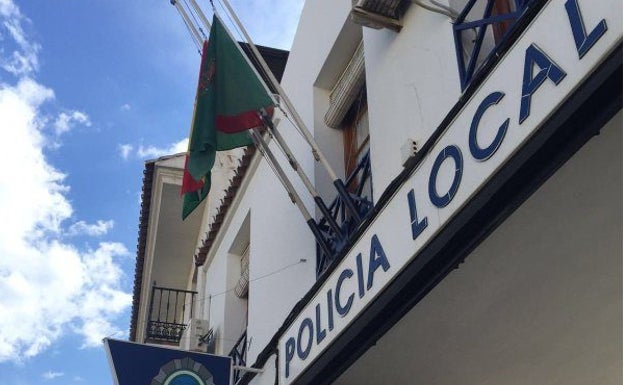 Suspenden una prueba de la Policía Local de Vélez tras encontrar las respuestas en la mesa de un aspirante