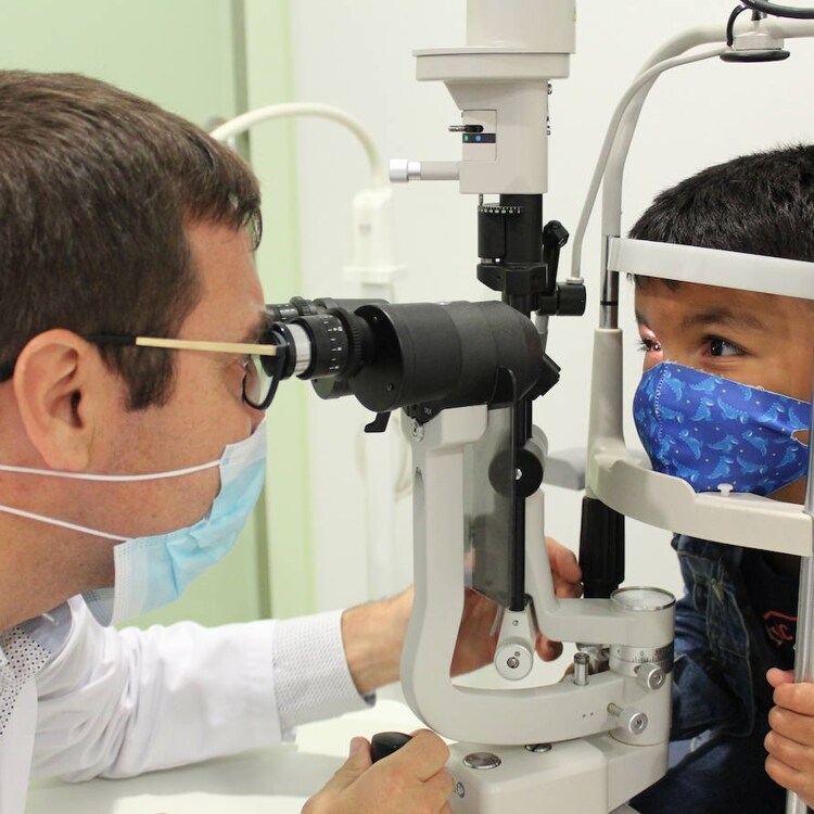 Un niño supera un cáncer de retina gracias a un virus modificado genéticamente
