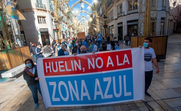 Vecinos de Huelin protestan en contra de la zona azul en el barrio