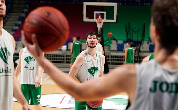 Todos los internacionales dan negativo y el Unicaja ya se entrena con normalidad