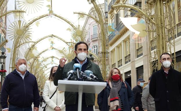 El PSOE exige un plan urgente para controlar el aforo durante el alumbrado en Calle Larios