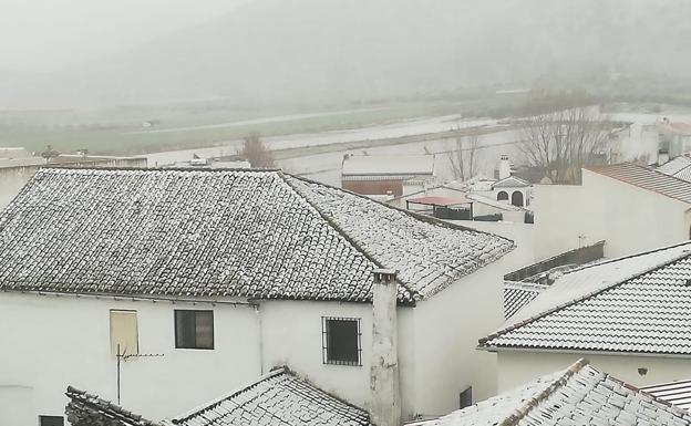 Nieve en Málaga: el tiempo invernal deja un manto blanco en Alfarnate y El Torcal de Antequera