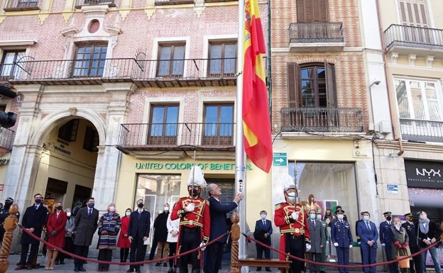 De la Torre: «No se puede enseñar a odiar la Constitución»