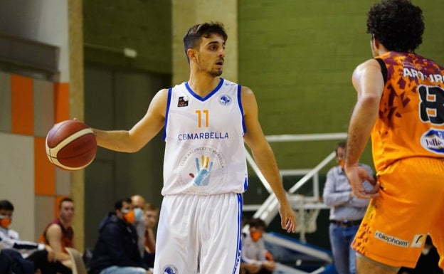 El Marbella supera al Aquimisa Carbajosa y escapa de la zona baja