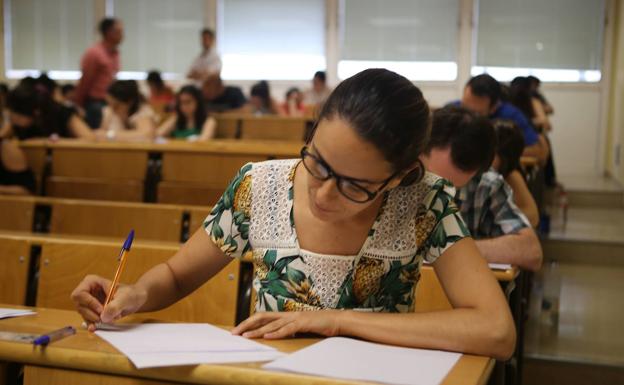 La Junta de Andalucía considera que las oposiciones de Secundaria y FP, con cerca de 6.200 plazas, podrían celebrarse en junio de 2021