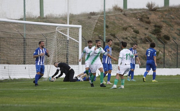 El Antequera y el Malagueño ganan en casa y siguen al frente de la Liga