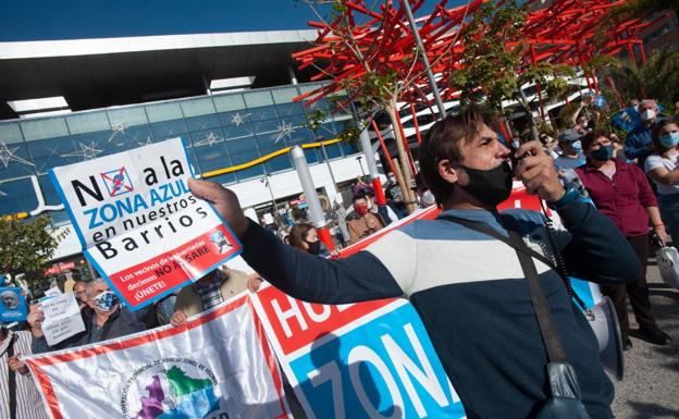 La zona azul arrancará este lunes en Echeverría de Huelin entre protestas