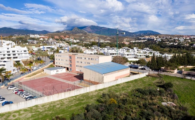 Estepona cederá una parcela para la ampliación del instituto Tomás Hormigo