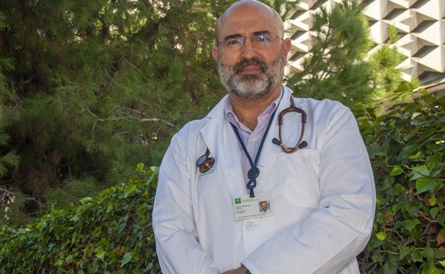 Nuevo presidente de los oncólogos médicos de Andalucía