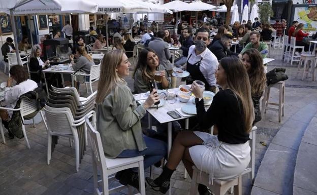 Luz verde a la rebaja del 25% en la tasa de basura a hoteles y bares de Málaga