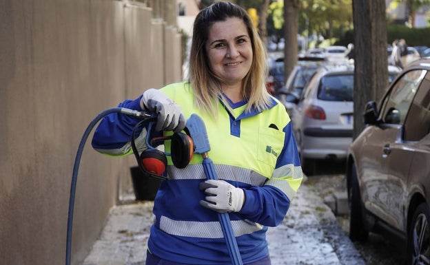 Ana Belén Maldonado, empleada de Limasam: Un confinamiento desinfectando las calles de Málaga