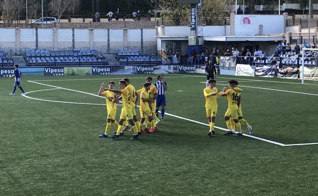 El Antequera y el Vélez ganan fuera y encabezan la clasificación en Tercera