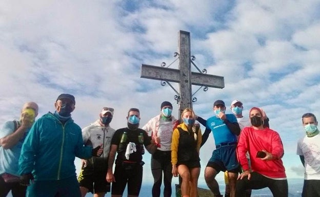 Reto solidario conseguido en Nerja: 12.000 kilos de alimentos tras recorrer a pie tres veces la distancia del Balcón de Europa al Pico del Cielo en 12 horas