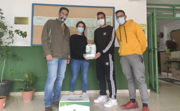 La asociación cultural La Cuerda, de Gaucín, reparte 800 mascarillas y gel hidroalcóholico