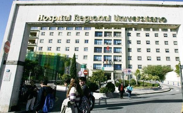 Un herido y dos intoxicados en el incendio de una vivienda en Moclinejo