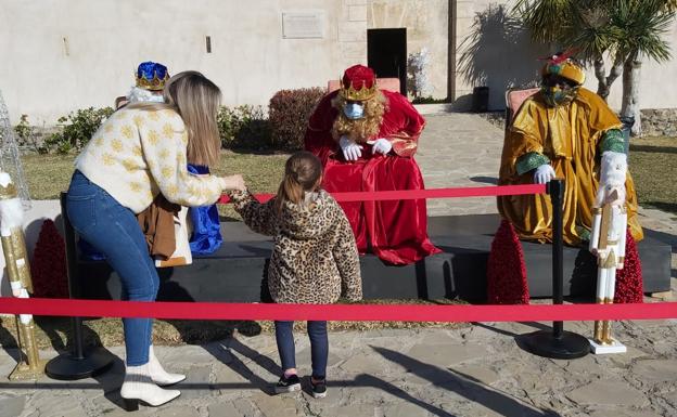 Los Reyes Magos reparten ilusión a distancia por toda la provincia de Málaga