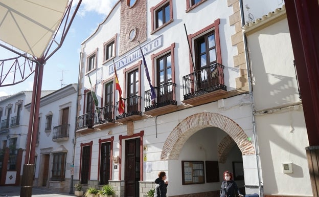 Teba suspende el mercado ambulante y cierra varios edificios municipales para evitar contagios