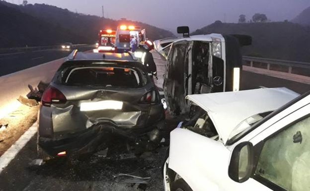 El 60 por ciento de los accidentes mortales de Málaga en 2020 se produjeron por distracciones al volante