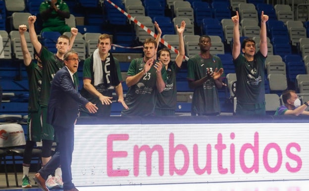 El Unicaja, pendiente hoy del Manresa-Barça para amarrar su presencia en la Copa del Rey