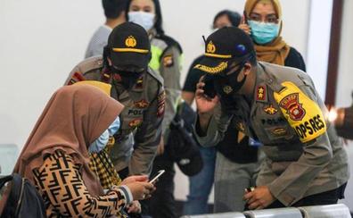 Se estrella en Indonesia un avión con 62 personas nada más despegar
