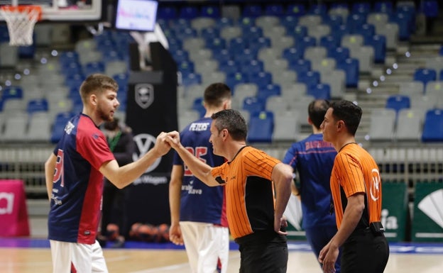 Así fue la laboriosa gestión de la Liga ACB para que el partido se jugase tras el positivo de uno de los árbitros