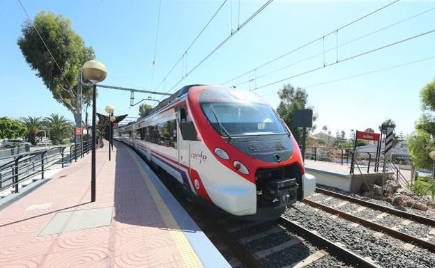 Empresarios piden al Gobierno que financie el tren de la Costa con los fondos de la UE