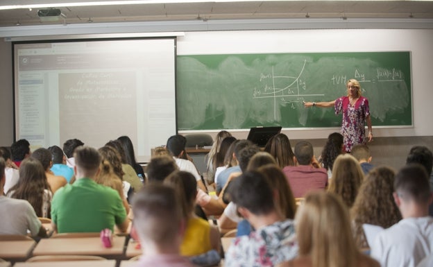 Subgrupos y entrada escalonada para los exámenes presenciales en la Universidad