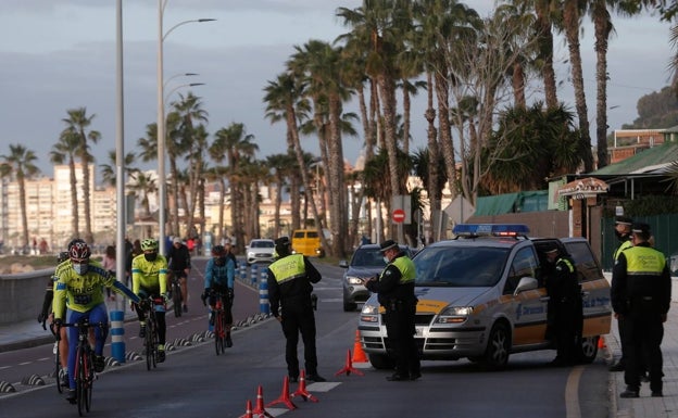 La Policía Local de Málaga se pone seria en los 'carriles 30': un centenar de multas en dos semanas