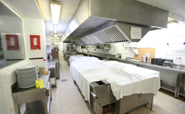 El turismo pide duplicar el ritmo de vacunación ante el riesgo de quedarse atrás frente a destinos que tengan la inmunidad en verano