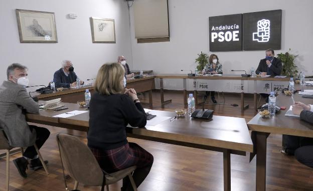 Ábalos y Díaz se reúnen con el futuro del PSOE andaluz en juego