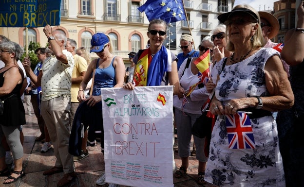 Los británicos aprovecharon el final del año para volver a la Costa del Sol a pedir la residencia