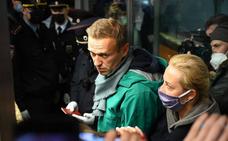 La policía rusa detiene al opositor Navalni en el aeropuerto de Moscú
