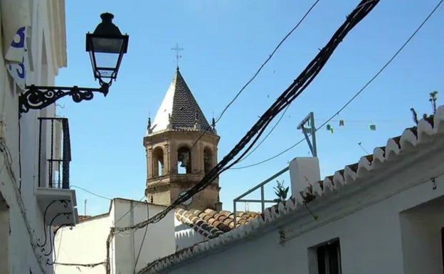 Vecinos denuncian «continuos» cortes de luz en el casco histórico de Vélez-Málaga