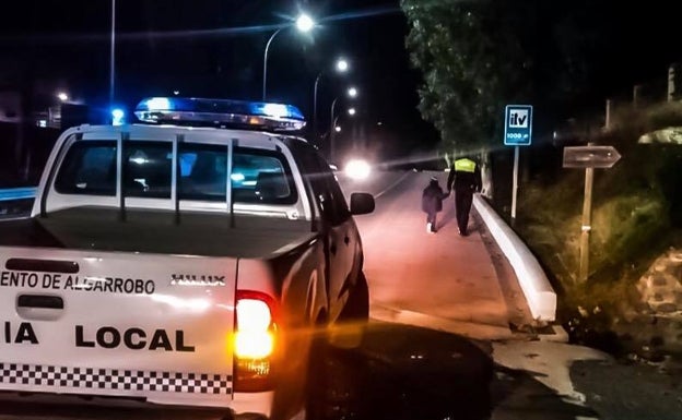 Localizan junto a una carretera a un menor de 4 años tras perderse en un supermercado de Algarrobo