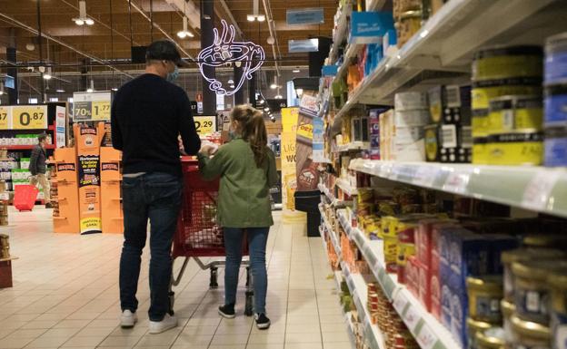 Estos son los supermercados mejor valorados por los compradores, según la OCU