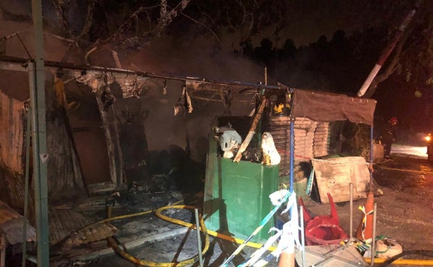 Encuentran los cadáveres de dos personas tras registrarse un incendio en Churriana