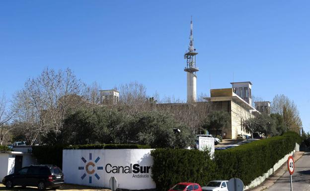 Bendodo asegura que CanalSur «ahora va bien, hay más libertad y tiene más futuro»