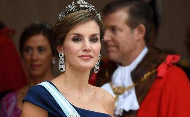 La Reina Letizia acepta el nombramiento como camarera mayor honoraria de la Virgen del Carmen de Torre del Mar
