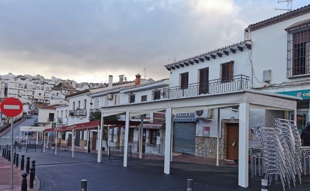 Casabermeja, Villanueva del Rosario y Benarrabá también cierran su actividad no esencial