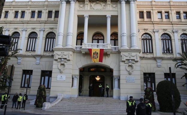 La pandemia corta la edad de oro de los rodajes de series en Málaga que resiste por los largometrajes