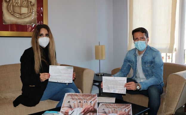 Torrox reparte 20.000 mascarillas FFP2 entre los mayores del municipio