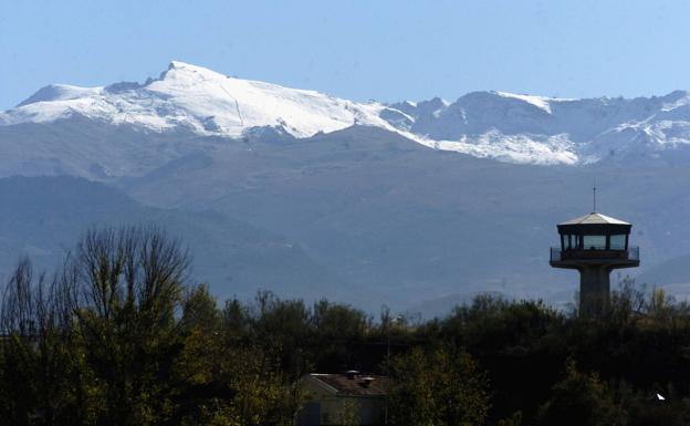 El Veleta y los terremotos: el bulo de que el pico ha crecido y es ahora el más alto de la península