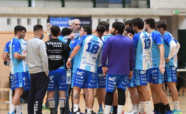 El Trops, 2.000 kilómetros en autobús para no poder jugar en Torrelavega por los positivos del equipo rival