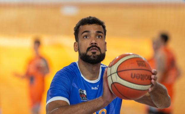 Devin Wright, jugador del CB Marbella: «Este equipo está para jugar los 'play-off', como mínimo»
