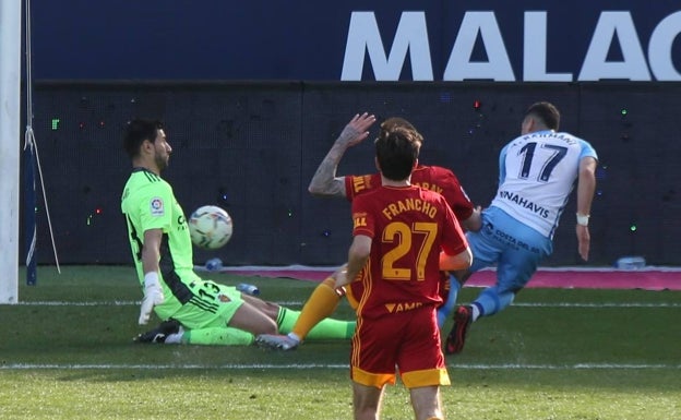 El Málaga pierde solidez en casa y engrosa su mala racha en La Rosaleda