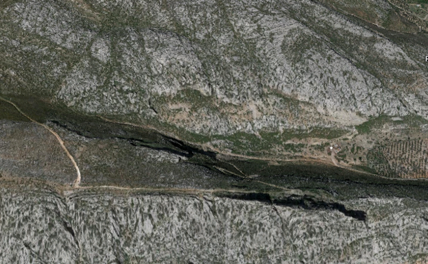 Rescatan y trasladan al hospital a un hombre tras sufrir una caída en una montaña en Valle de Abdalajís