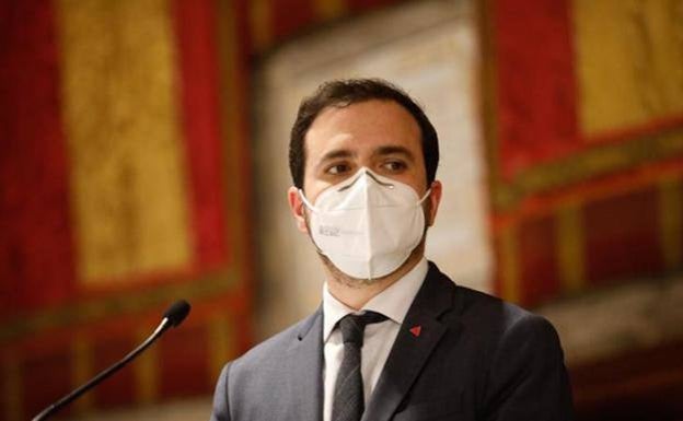 Alberto Garzón dice que «no está acreditado» que las mascarillas FFP2 protejan mejor contra el coronavirus