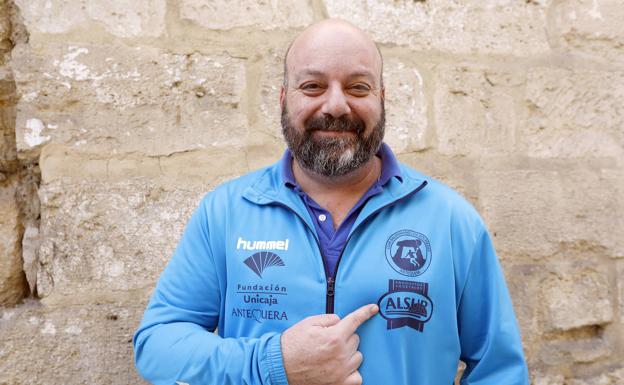 Lorenzo Ruiz, técnico del Iberoquinoa: «Llegamos en forma ascendente y a gran nivel; Quino ha mejorado al Trops en defensa»